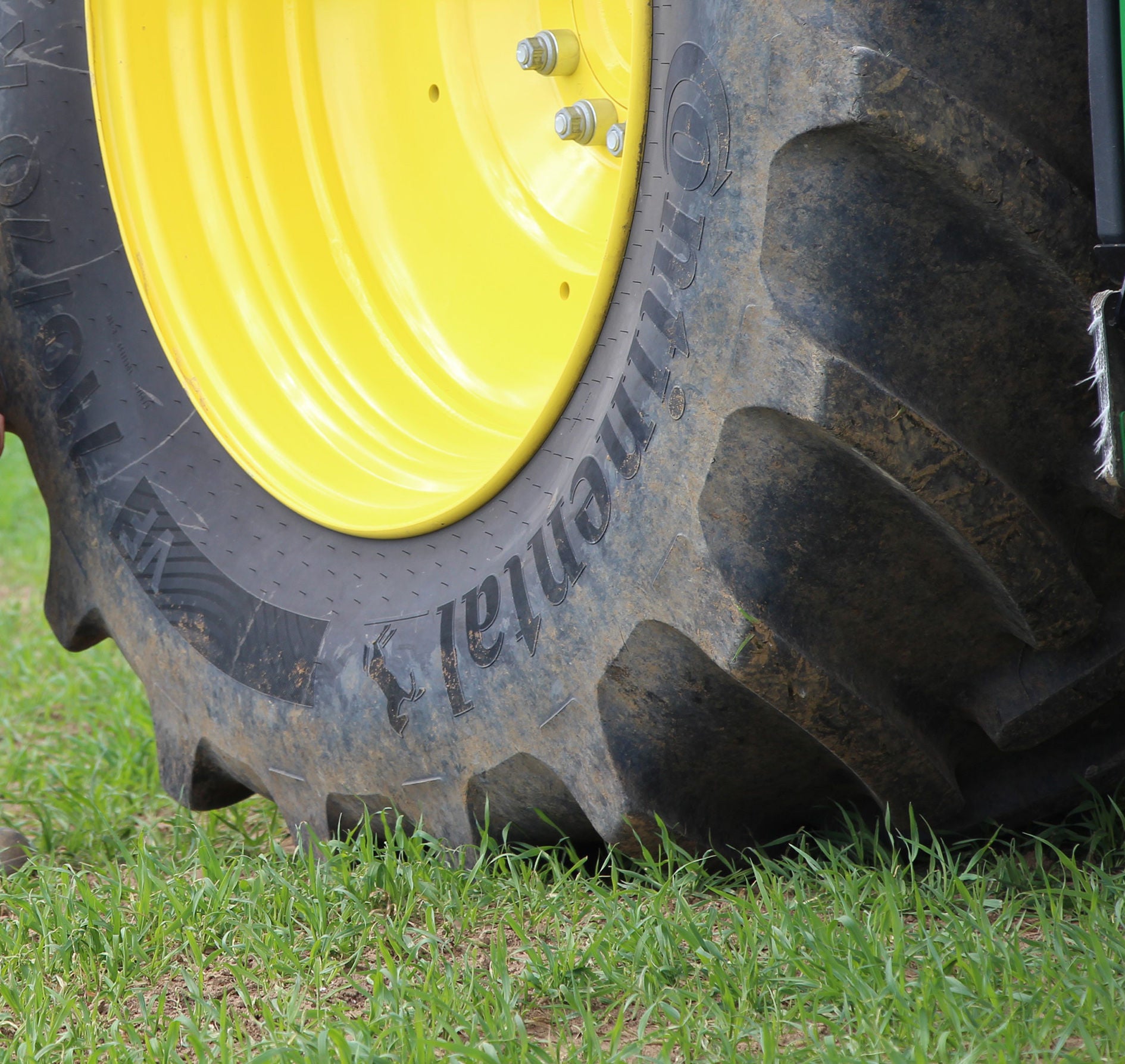 VF tyres can carry 40% greater load or be operated at 40% less pressure for the same load as a standard radial tyre.